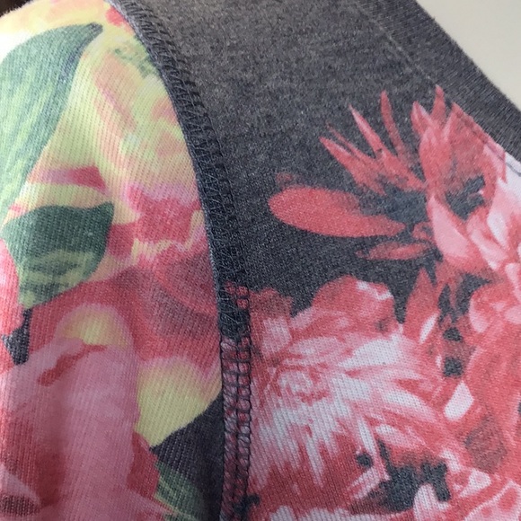 Philosophy Gray Pink Botanical trellis tunic, MED - Picture 5 of 9